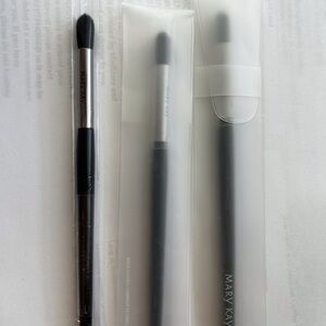 Mary Kay (3) Eye Make-up brushes for the crease. New and never used.